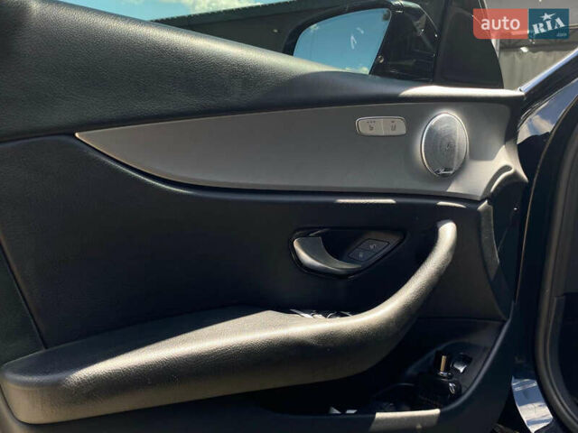 Черный Мерседес Е-Класс, объемом двигателя 1.95 л и пробегом 150 тыс. км за 33500 $, фото 13 на Automoto.ua