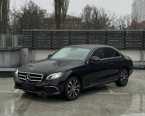 Чорний Мерседес Е-Клас, об'ємом двигуна 2 л та пробігом 67 тис. км за 39000 $, фото 2 на Automoto.ua