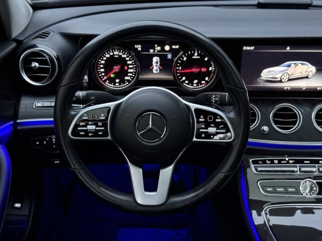 Чорний Мерседес Е-Клас, об'ємом двигуна 2 л та пробігом 109 тис. км за 32900 $, фото 3 на Automoto.ua