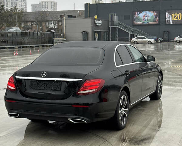 Чорний Мерседес Е-Клас, об'ємом двигуна 2 л та пробігом 67 тис. км за 39000 $, фото 4 на Automoto.ua