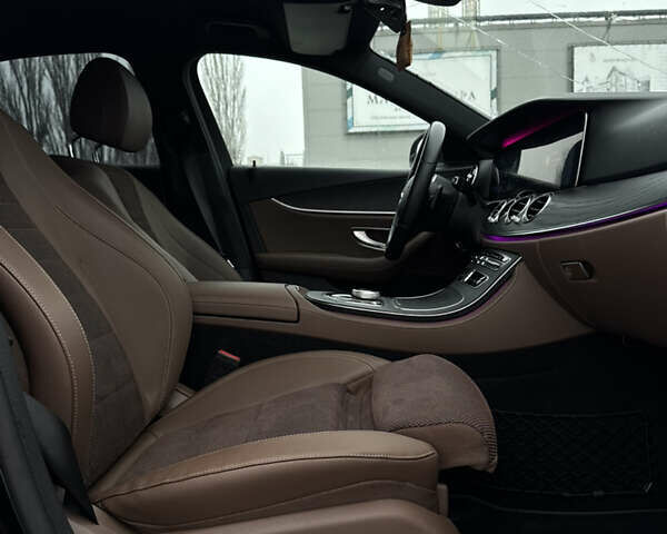 Чорний Мерседес Е-Клас, об'ємом двигуна 2 л та пробігом 67 тис. км за 39000 $, фото 25 на Automoto.ua