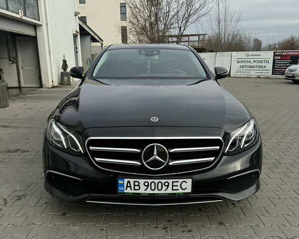 Чорний Мерседес Е-Клас, об'ємом двигуна 1.95 л та пробігом 215 тис. км за 29999 $, фото 1 на Automoto.ua