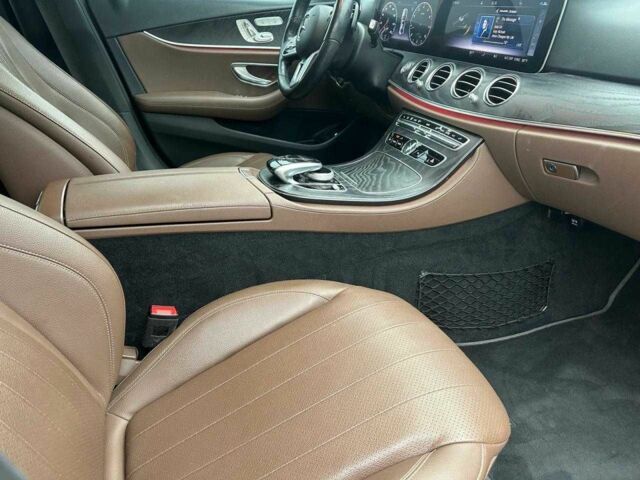 Черный Мерседес Е-Класс, объемом двигателя 2 л и пробегом 39 тыс. км за 7000 $, фото 4 на Automoto.ua