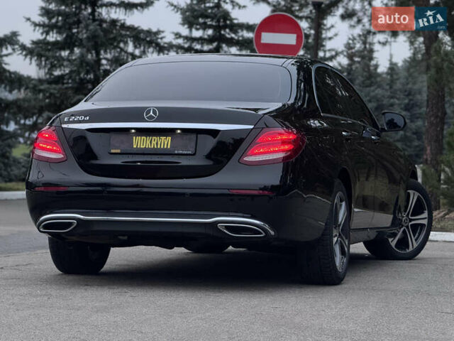 Черный Мерседес Е-Класс, объемом двигателя 1.95 л и пробегом 109 тыс. км за 32900 $, фото 15 на Automoto.ua