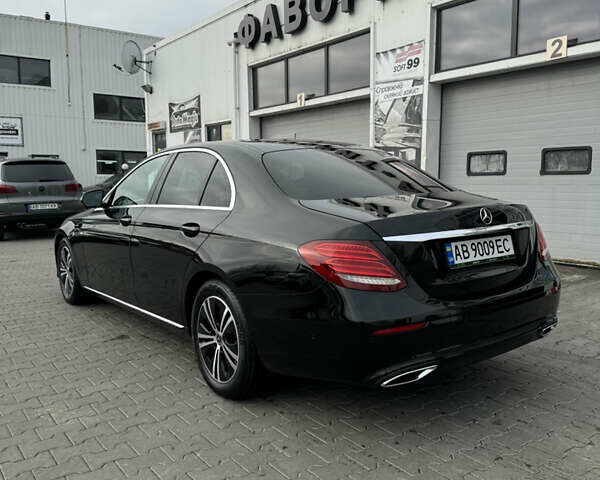 Чорний Мерседес Е-Клас, об'ємом двигуна 1.95 л та пробігом 215 тис. км за 29999 $, фото 5 на Automoto.ua