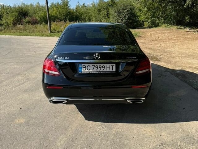 Черный Мерседес Е-Класс, объемом двигателя 1.95 л и пробегом 119 тыс. км за 45000 $, фото 2 на Automoto.ua