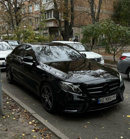 Черный Мерседес Е-Класс, объемом двигателя 2 л и пробегом 66 тыс. км за 45000 $, фото 1 на Automoto.ua