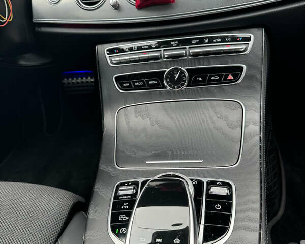 Чорний Мерседес Е-Клас, об'ємом двигуна 1.95 л та пробігом 215 тис. км за 29999 $, фото 12 на Automoto.ua