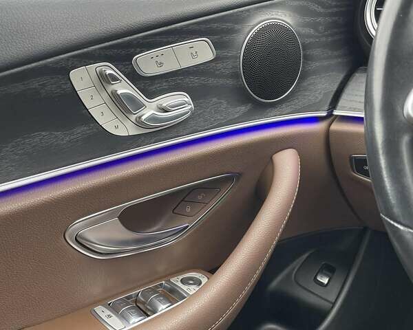 Чорний Мерседес Е-Клас, об'ємом двигуна 1.99 л та пробігом 64 тис. км за 34500 $, фото 3 на Automoto.ua