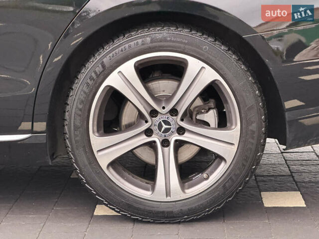 Чорний Мерседес Е-Клас, об'ємом двигуна 2 л та пробігом 204 тис. км за 31500 $, фото 5 на Automoto.ua