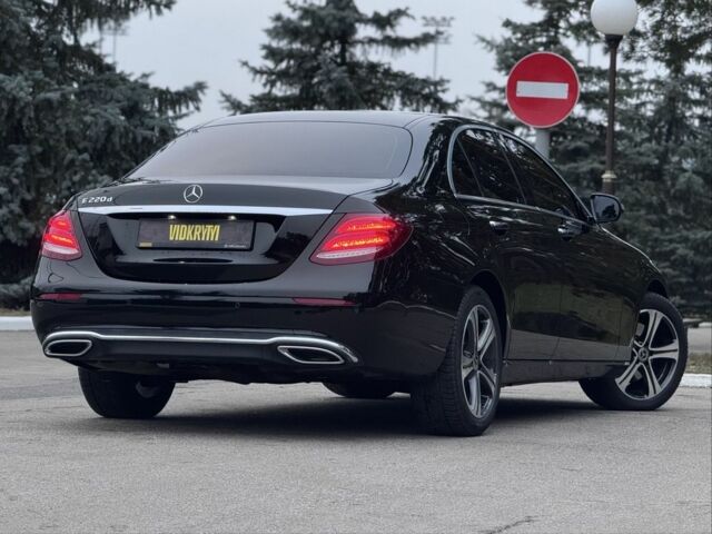 Чорний Мерседес Е-Клас, об'ємом двигуна 2 л та пробігом 109 тис. км за 32900 $, фото 9 на Automoto.ua