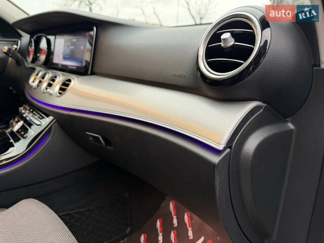 Чорний Мерседес Е-Клас, об'ємом двигуна 2 л та пробігом 204 тис. км за 31500 $, фото 47 на Automoto.ua