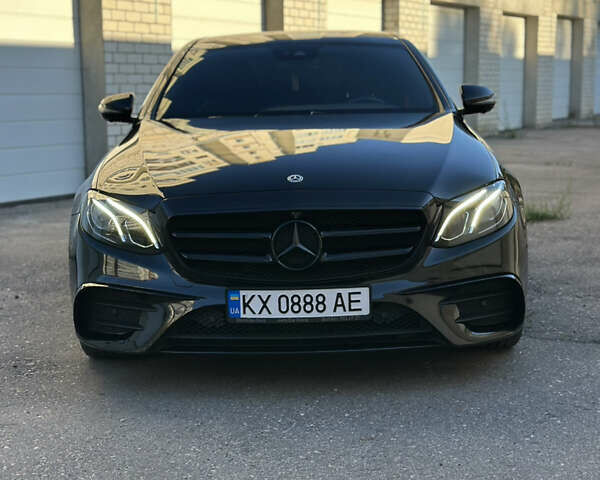 Черный Мерседес Е-Класс, объемом двигателя 1.95 л и пробегом 229 тыс. км за 33000 $, фото 2 на Automoto.ua