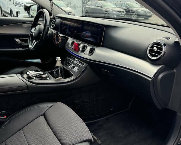 Чорний Мерседес Е-Клас, об'ємом двигуна 1.95 л та пробігом 215 тис. км за 29999 $, фото 14 на Automoto.ua