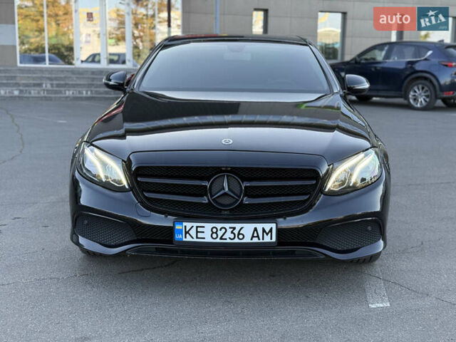 Черный Мерседес Е-Класс, объемом двигателя 1.95 л и пробегом 200 тыс. км за 34500 $, фото 1 на Automoto.ua