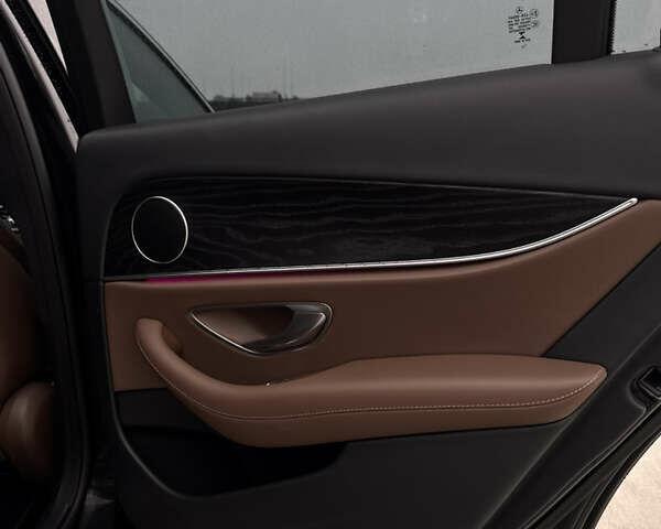 Чорний Мерседес Е-Клас, об'ємом двигуна 2 л та пробігом 67 тис. км за 39000 $, фото 30 на Automoto.ua