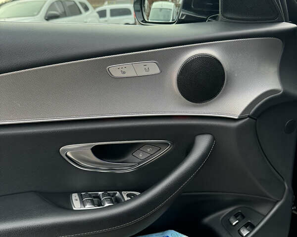 Чорний Мерседес Е-Клас, об'ємом двигуна 1.95 л та пробігом 215 тис. км за 29999 $, фото 18 на Automoto.ua