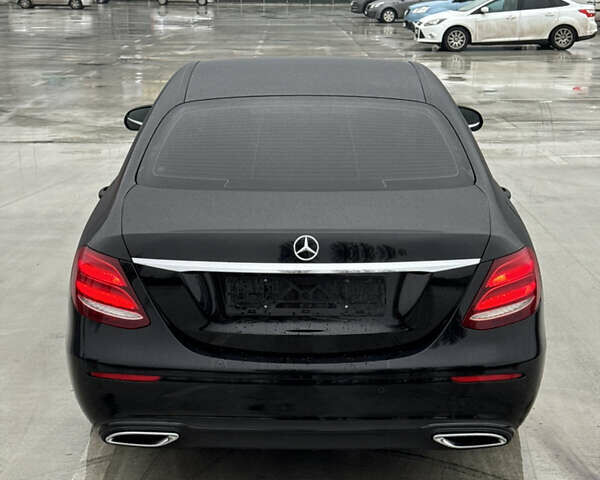 Чорний Мерседес Е-Клас, об'ємом двигуна 2 л та пробігом 67 тис. км за 39000 $, фото 5 на Automoto.ua