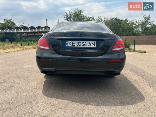 Черный Мерседес Е-Класс, объемом двигателя 1.95 л и пробегом 203 тыс. км за 34000 $, фото 6 на Automoto.ua