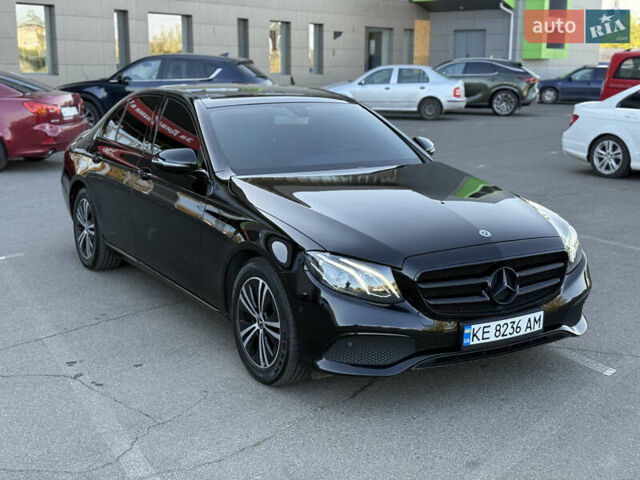 Черный Мерседес Е-Класс, объемом двигателя 1.95 л и пробегом 200 тыс. км за 34500 $, фото 2 на Automoto.ua