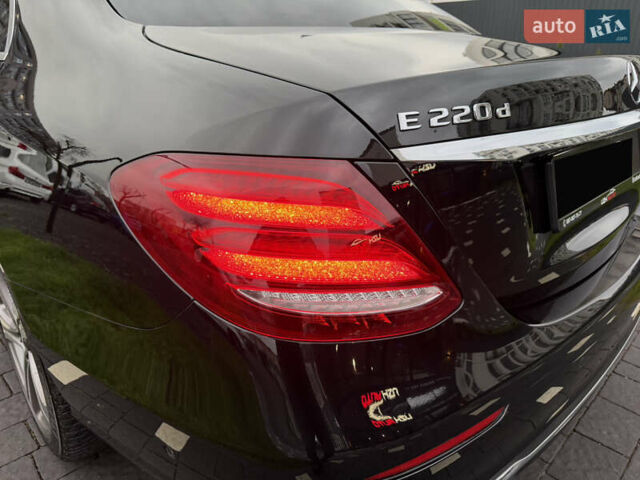 Чорний Мерседес Е-Клас, об'ємом двигуна 2 л та пробігом 204 тис. км за 31500 $, фото 14 на Automoto.ua
