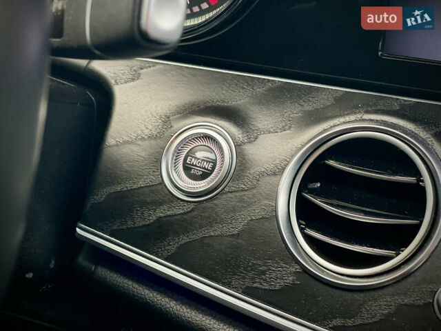 Черный Мерседес Е-Класс, объемом двигателя 1.99 л и пробегом 95 тыс. км за 31700 $, фото 35 на Automoto.ua