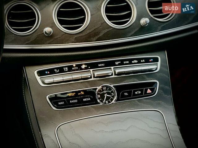 Черный Мерседес Е-Класс, объемом двигателя 1.99 л и пробегом 95 тыс. км за 31700 $, фото 33 на Automoto.ua