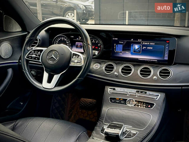Черный Мерседес Е-Класс, объемом двигателя 1.99 л и пробегом 95 тыс. км за 31700 $, фото 26 на Automoto.ua