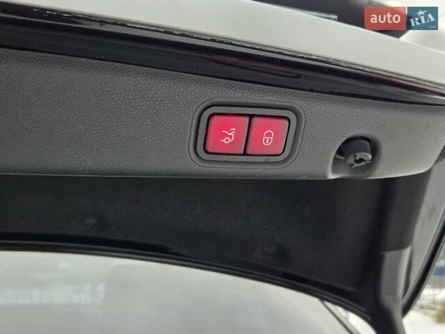 Чорний Мерседес Е-Клас, об'ємом двигуна 3 л та пробігом 43 тис. км за 45000 $, фото 39 на Automoto.ua