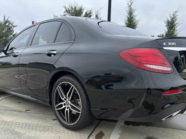 Черный Мерседес Е-Класс, объемом двигателя 2 л и пробегом 39 тыс. км за 7000 $, фото 2 на Automoto.ua