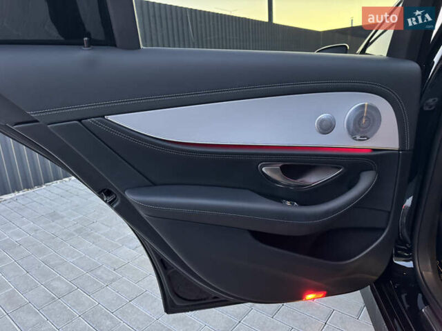 Черный Мерседес Е-Класс, объемом двигателя 1.95 л и пробегом 70 тыс. км за 66500 $, фото 119 на Automoto.ua