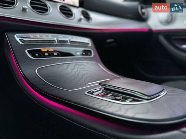 Черный Мерседес Е-Класс, объемом двигателя 1.95 л и пробегом 70 тыс. км за 66500 $, фото 54 на Automoto.ua