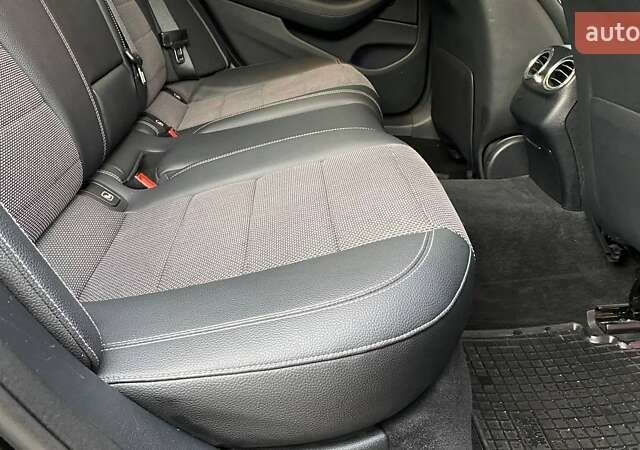 Чорний Мерседес Е-Клас, об'ємом двигуна 1.95 л та пробігом 151 тис. км за 48000 $, фото 33 на Automoto.ua