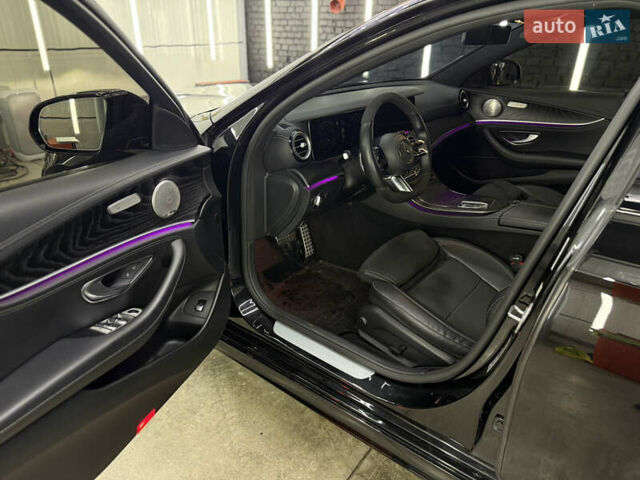 Черный Мерседес Е-Класс, объемом двигателя 1.95 л и пробегом 150 тыс. км за 47777 $, фото 69 на Automoto.ua