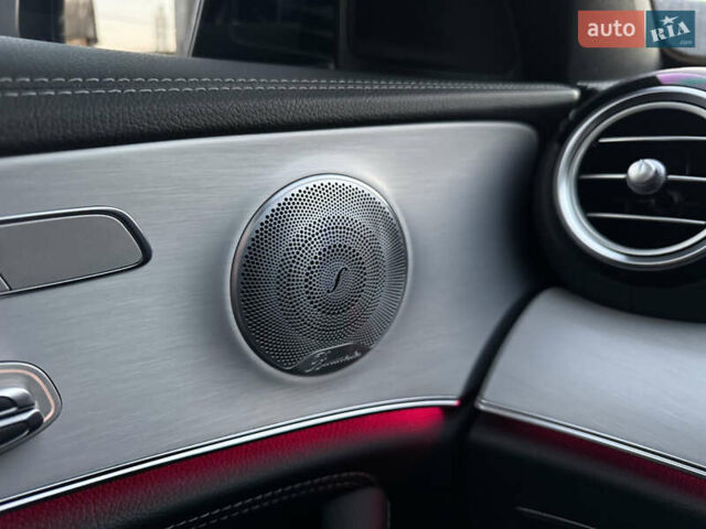 Черный Мерседес Е-Класс, объемом двигателя 1.95 л и пробегом 70 тыс. км за 66500 $, фото 70 на Automoto.ua