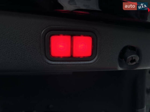 Черный Мерседес Е-Класс, объемом двигателя 1.95 л и пробегом 70 тыс. км за 66500 $, фото 118 на Automoto.ua