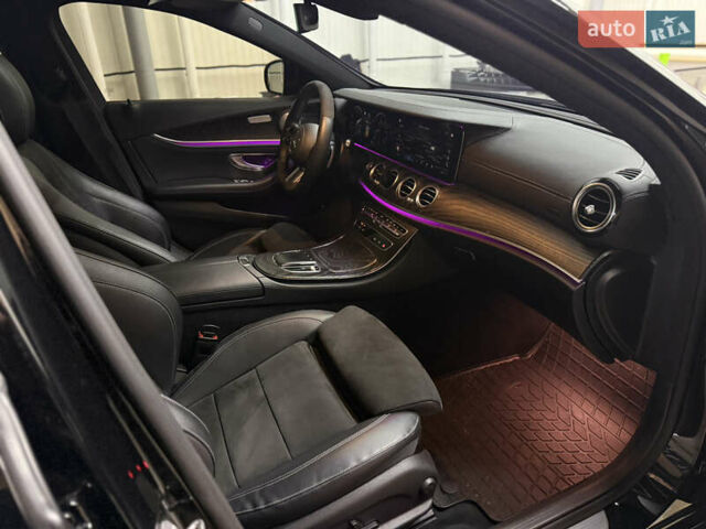 Черный Мерседес Е-Класс, объемом двигателя 1.95 л и пробегом 150 тыс. км за 47777 $, фото 92 на Automoto.ua