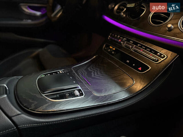 Черный Мерседес Е-Класс, объемом двигателя 1.95 л и пробегом 150 тыс. км за 47777 $, фото 94 на Automoto.ua