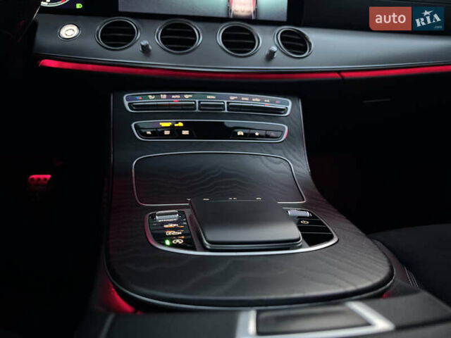 Черный Мерседес Е-Класс, объемом двигателя 1.95 л и пробегом 70 тыс. км за 66500 $, фото 113 на Automoto.ua