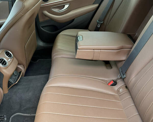 Черный Мерседес Е-Класс, объемом двигателя 1.99 л и пробегом 99 тыс. км за 45000 $, фото 12 на Automoto.ua