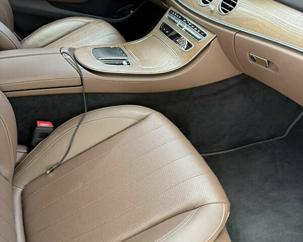 Черный Мерседес Е-Класс, объемом двигателя 1.99 л и пробегом 99 тыс. км за 45000 $, фото 9 на Automoto.ua