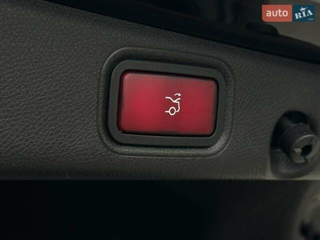 Черный Мерседес Е-Класс, объемом двигателя 1.99 л и пробегом 119 тыс. км за 33900 $, фото 17 на Automoto.ua