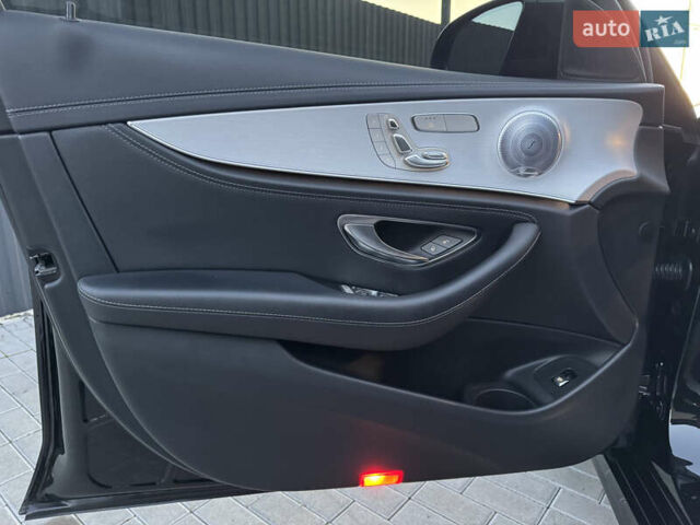 Черный Мерседес Е-Класс, объемом двигателя 1.95 л и пробегом 70 тыс. км за 66500 $, фото 97 на Automoto.ua