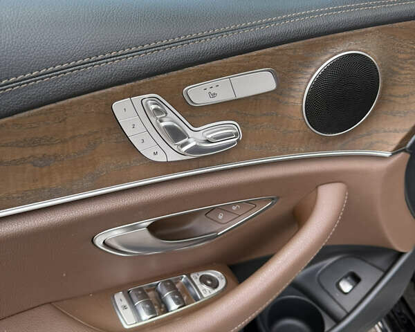 Черный Мерседес Е-Класс, объемом двигателя 1.99 л и пробегом 99 тыс. км за 45000 $, фото 11 на Automoto.ua