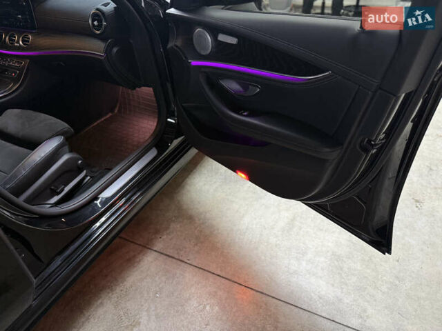 Черный Мерседес Е-Класс, объемом двигателя 1.95 л и пробегом 150 тыс. км за 47777 $, фото 95 на Automoto.ua