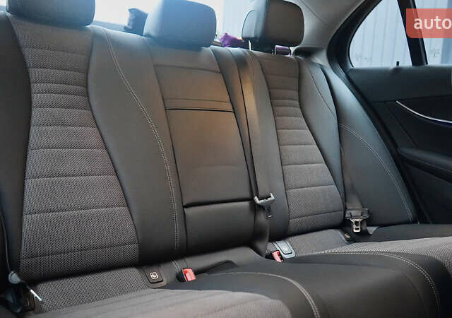 Чорний Мерседес Е-Клас, об'ємом двигуна 1.6 л та пробігом 54 тис. км за 37500 $, фото 38 на Automoto.ua