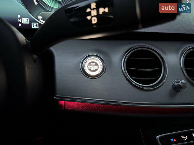 Черный Мерседес Е-Класс, объемом двигателя 1.95 л и пробегом 70 тыс. км за 66500 $, фото 110 на Automoto.ua