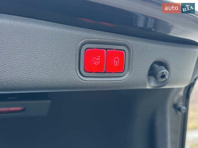 Чорний Мерседес Е-Клас, об'ємом двигуна 1.95 л та пробігом 112 тис. км за 38400 $, фото 18 на Automoto.ua