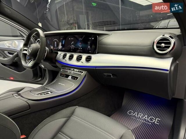 Черный Мерседес Е-Класс, объемом двигателя 4 л и пробегом 47 тыс. км за 113900 $, фото 60 на Automoto.ua