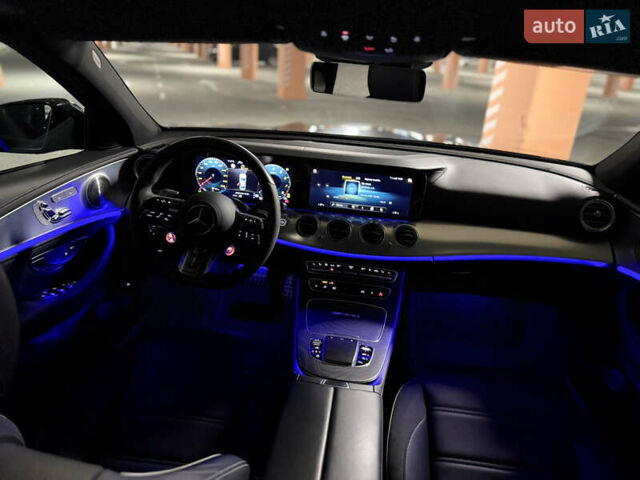 Черный Мерседес Е-Класс, объемом двигателя 4 л и пробегом 47 тыс. км за 120000 $, фото 40 на Automoto.ua